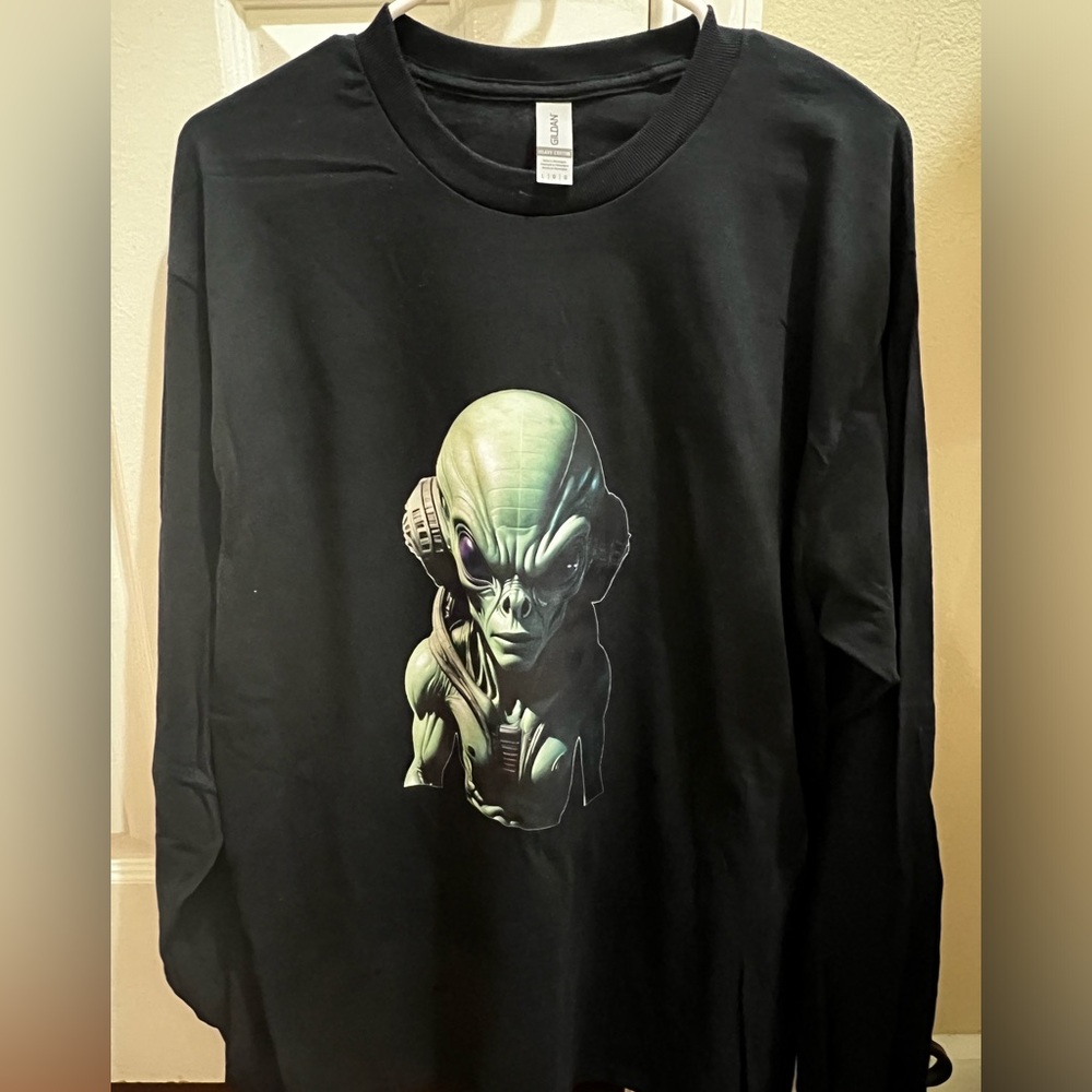 100% Cotton Long Sleeve Alien Printed Black Color Unisex T-Shirt